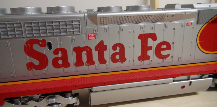 Scale (1:29): USA Trains # R22316, EMD SD40-2, AT&SF, Handrails incl