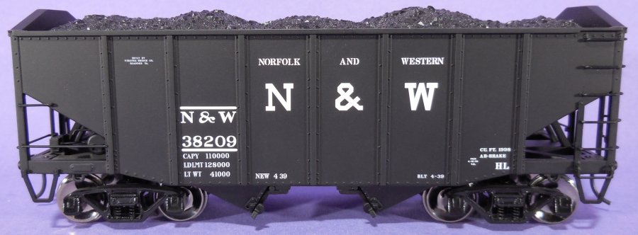 O Scale: 4 xDiesel Locos, 24 x Freight Cars, HH-251