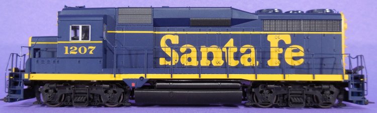 Mehano HO Scale Santa Fe SD40 Diesel Locomotive Engine 5707 & Caboose Rail  Car